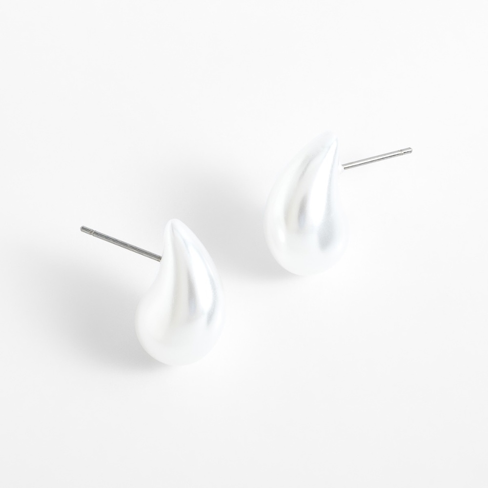 New Pearl tone earrings with soft drop design